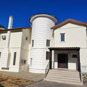 Villa Ladywell